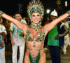 Viviane Araujo também brilha como rainha de bateria pela Mancha Verde em São Paulo