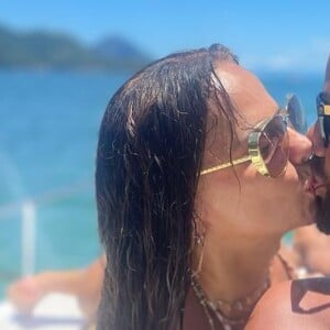 Viviane Araujo exibe e Guilherme Militão receberam elogios de internautas com as fotos belíssimas postadas