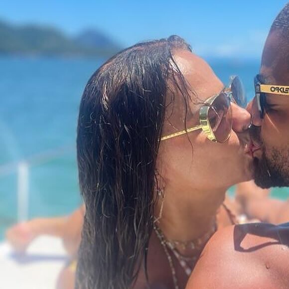 Viviane Araujo exibe e Guilherme Militão receberam elogios de internautas com as fotos belíssimas postadas