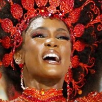 Carnaval 2024 do Rio: rainha Erika Januza usa look cavado e transparente em ensaio da Viradouro. Fotos!
