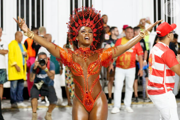 Carnaval 2024: Erika Januza vai encerrar o desfile do Grupo Especial do Rio já na madrugada de 13 de fevereiro de 2024