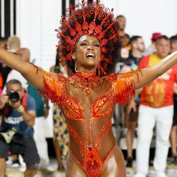 Carnaval 2024: Erika Januza vai encerrar o desfile do Grupo Especial do Rio já na madrugada de 13 de fevereiro de 2024