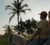 Em Renascer, Joao Pedro (Juan Paiva) leva Mariana (Theresa Fonseca) embora a cavalo para  fazenda