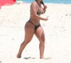 Em 2011 Viviane Araujo já era assim: definida e com muitas curvas no corpo