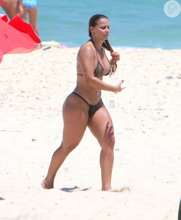 Em 2011 Viviane Araujo já era assim: definida e com muitas curvas no corpo