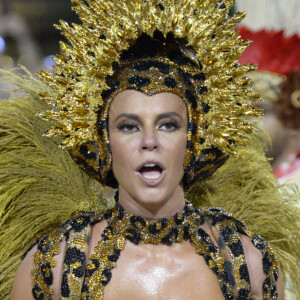 Paolla Oliveira foi um dos destaques da primeira noite de desfiles na Sapucaí: atriz veio à frente da bateria da Grande Rio