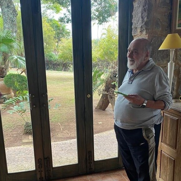 Lima Duarte está com 93 anos e acumula inúmeros trabalhos na TV, como ator, diretor e apresentador