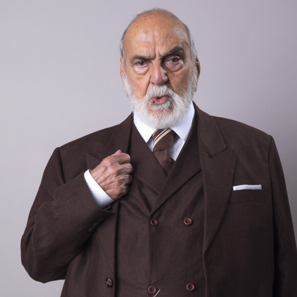 Lima Duarte em foto da novela 'Além da Ilusão' (Globo, 2022), na qual contracenou com a neta Paloma Duarte e a bisneta Ana Clara Duarte