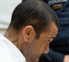 Daniel Alves é condenado a 4 anos e meio de prisão por estupro de jovem em boate da Espanha