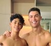Depois da polêmica, Cristiano Ronaldo compartilhou uma foto sem camisa com o filho na academia
