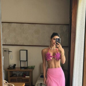 Jade Magalhães se formou em Moda em 2019 e fundou uma marca feminina de alfaiataria