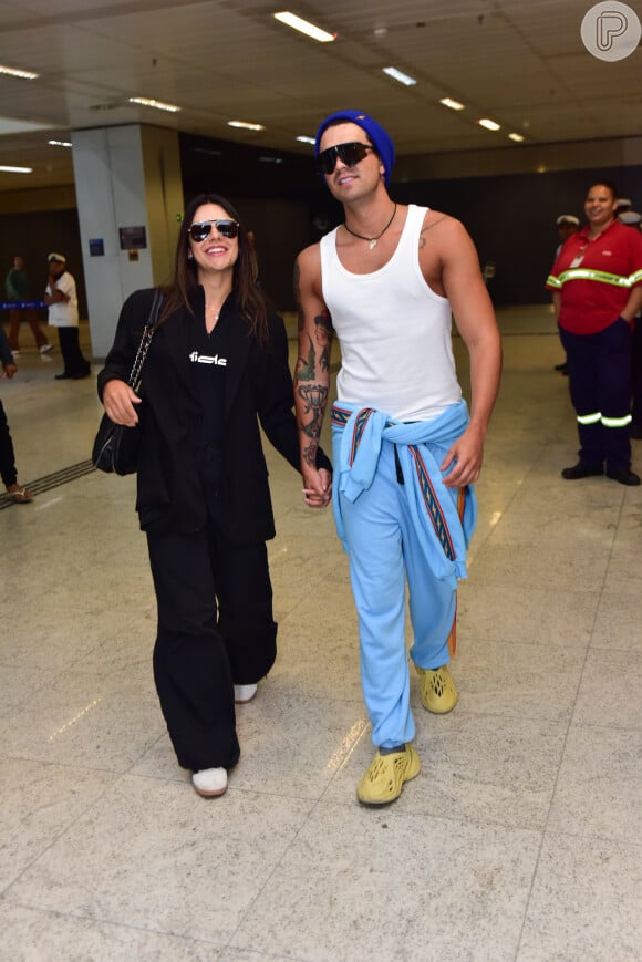 Jade Magalhães e Luan Santana foram flagrado em um aeroporto de São Paulo