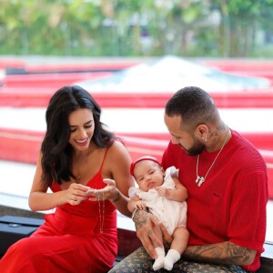 Mavie é a primeira filha de Bruna Biancardie a segunda de Neymar, e atualmente está com 4 meses