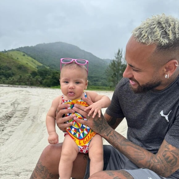 Mavie, sempre linda e fofíssima, continua a encantar a internet nas publicações de Neymar e Bruna Biancardi