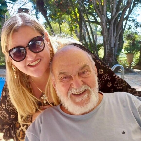 Filha de Lima Duarte, Julia Martins morreu em 16 de fevereiro de 2024 de causas não reveladas