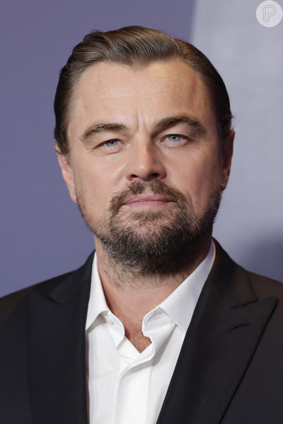 Ex-affair de Leo DiCaprio afirma que o ator coloca fones de ouvido na cama