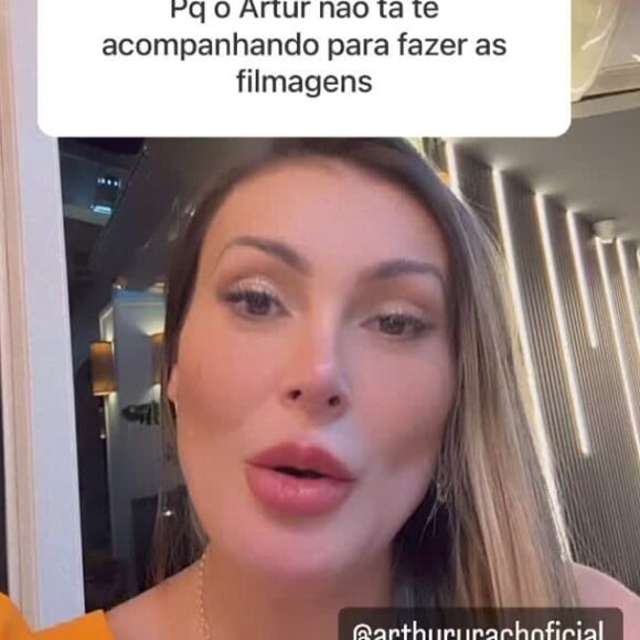 Andressa Urach confirmou o fim da parceria com o filho em uma caixinha de perguntas no Instagram