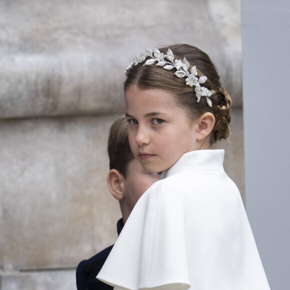 Princesa Charlotte é filha de Kate Middleton e príncipe William e já mostra aptidão por esportes