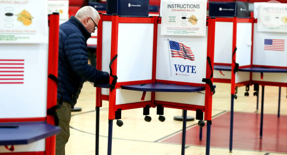 Eleitores de 15 estados e um território dos Estados Unidos comparecem às urnas para a Super Terça, considerada o primeiro 'esquenta' para as eleições presidenciais