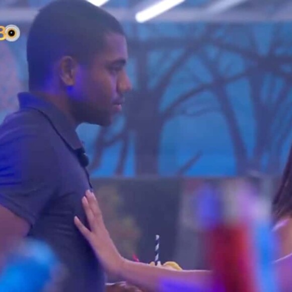 BBB24: Davi se declara para Isabelle e reação da sister surpreende