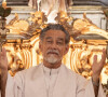 Padre Santo (Chico Diaz) celebra o casamento de Damião (Xamã) e Ritinha (Mell Muzzillo) em Renascer