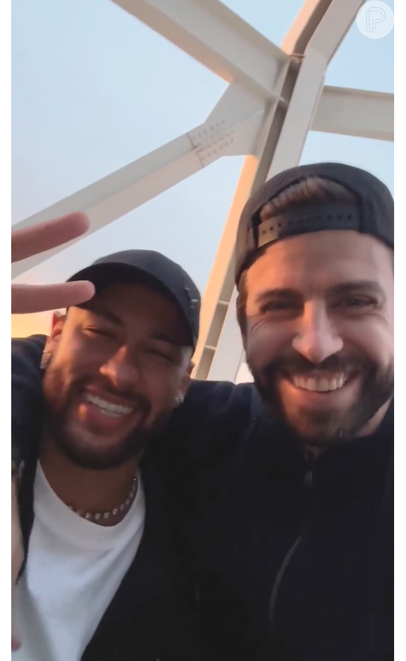 Neymar e Gerard Piqué se reencontraram e publicaram um vídeo brincando com um meme na web