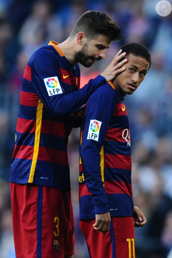 Neymar e Gerard Piqué jogaram juntos no Barcelona antes do jogador brasileiro ir para o PSG