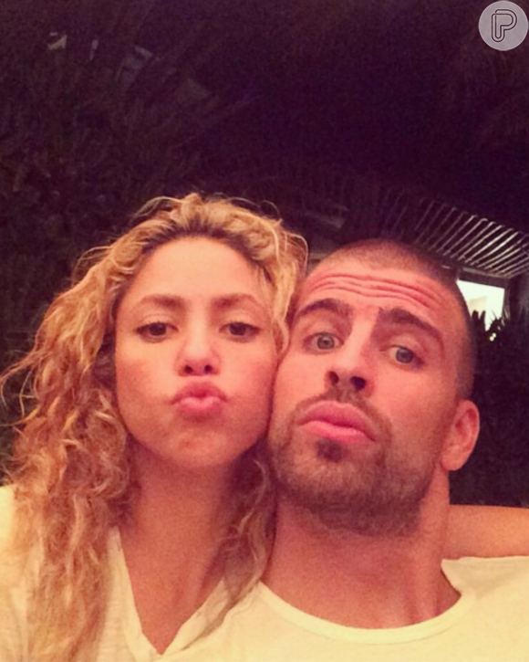 Gerard Piqué também traiu Shakira, com quem era casado por anos, e assumiu Clara Chía, sua amante