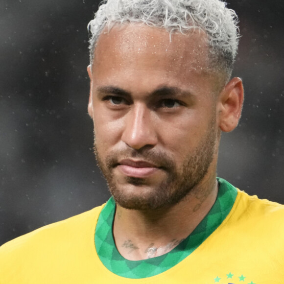 Neymar pode ter o passaporte cassado para realizar teste de DNA de mulher que afirma ter filha de 10 anos do jogador