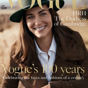 Kate Middleton estampou a capa da revista Vogue em 2016 para celebrar os 100 anos da edição britânica
