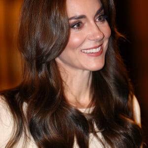 Criticas feitas pela midia britanica são por causa das polêmicas que Kate Middleton está vivendo atualmente