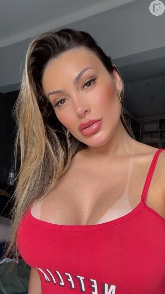 Em vídeo publicado na conta de Andressa Urach no Privacy, a modelo exibe a vagina roxa e inchada e é filmada pelo namorado, o também ator pornô Lucas Matheus