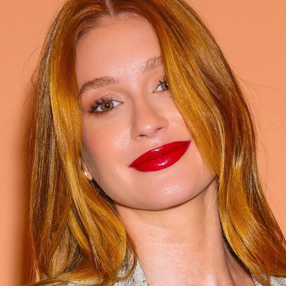 Marina Ruy Barbosa aposta em make leve com batom vermelhão