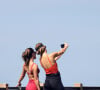 Patricia Poeta e a nora, Juliana Melo, mostraram sintonia durante passeio pela orla da Zona Sul do Rio de Janeiro em 6 de abril de 2024