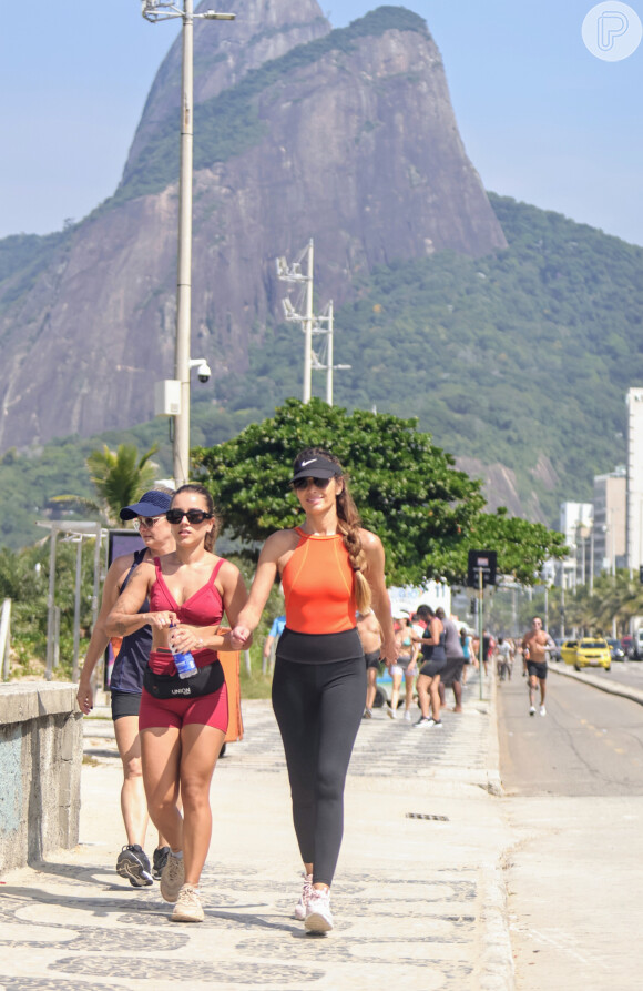 Patricia Poeta e a nora, Juliana Melo, aproveitaram a manhã de sol no Rio de Janeiro em 6 de abril de 2024