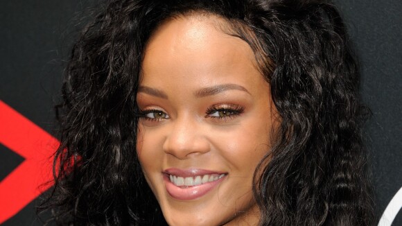 Rihanna vence processo contra loja de roupas que usava sua imagem sem permissão