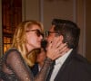 Ana Hickmann deixa sutiã à mostra em look transparente e ganha beijão de Edu Guedes em evento de moda. Fotos!