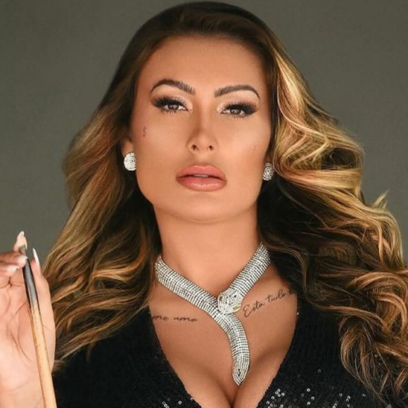 Andressa Urach anuncia turnê de striptease com sexo ao vivo