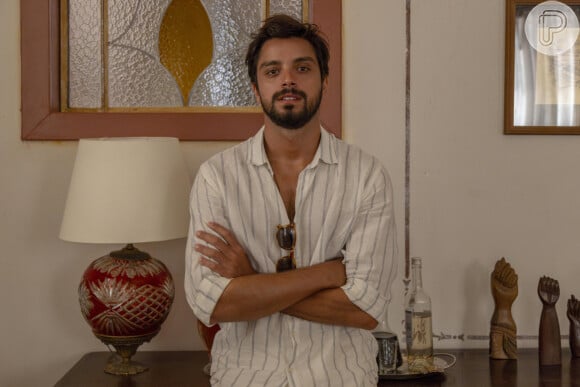 Em Renascer, Venâncio ((Rodrigo Simas) sugere que Buba (Gabriela Medeiros) use uma barriga falsa.