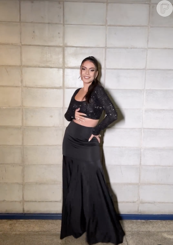 Fernanda apareceu vestindo um all black com cropped brilhante para a final do 'BBB 24'