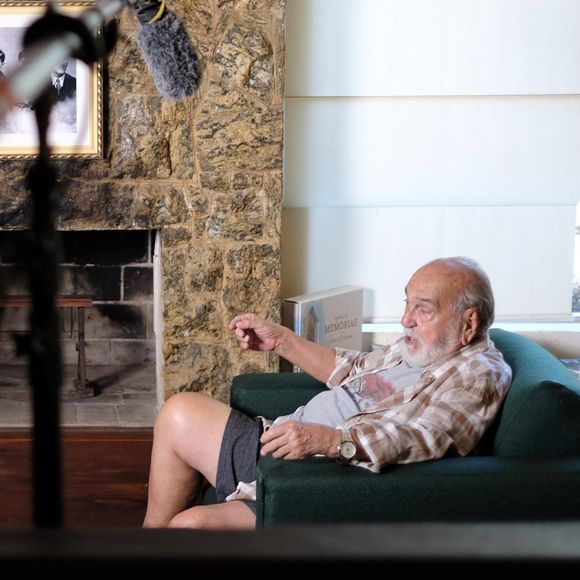 Lima Duarte envia galho de mirra a Fernanda Montenegro: 'Porque o ouro, Belchior já te deu, é o talento que você tem. O incenso é a sociedade, a literatura, tudo que nos inebria. Restou a mirra, que ninguém quis saber dela, então eu planto, louvo e mando pra você'