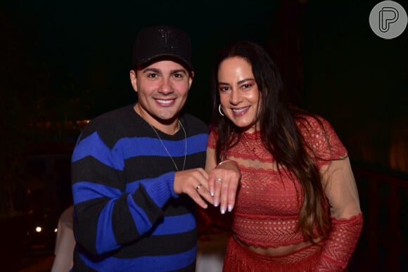 Filha de Silvio Santos, Silvia Abravanel e o cantor Gustavo Moura haviam ficado noivos em 18 de abril de 2022 durante aniversário da apresentadora