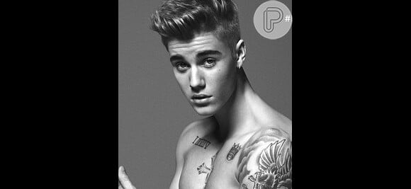 Justin Bieber levou fãs à loucura ao postar foto da campanha da Calvin Klein de cueca. Cantor mostrou barriga 'tanquinho'