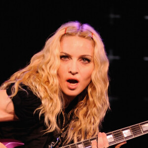 Madonna atrasou entre 1h30 e 2h nas apresentações da 'Sticky & Sweet Tour' no Brasil em 2008 e foi vaiada e xingada pela plateia