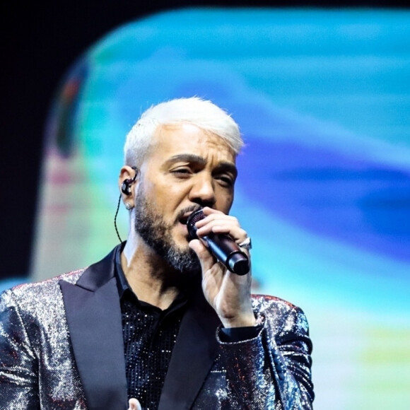 Belo, quando questionado se beijaria alguma das participantes, disparou: 'Eu não estou solteiro'