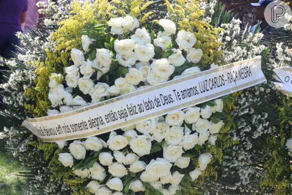 Vocalista do Raça Negra, Luiz Carlos enviou coroa de flores para o velório de Anderson Leonardo