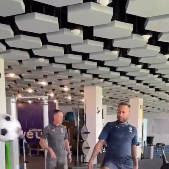 Neymar vinha chamando atenção nas redes sociais por estar supostamente fora de forma