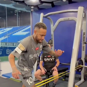 Neymar, em um novo vídeo publicado nas redes sociais, voltou a chamar atenção por seu corpo