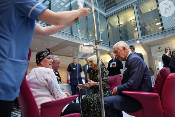 Com câncer, Rei Charles III conversou com pacientes e médicos de hospital especializado em combater a doença