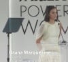 Bruna Marquezine fez discurso emocionante destacando o impacto de Anitta na música em premiação da Variety